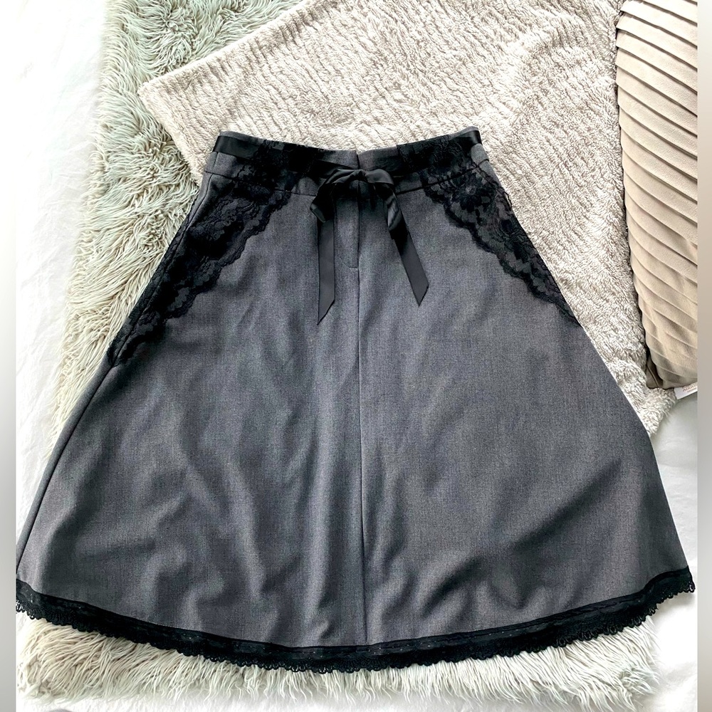 Vintage Grey A-Line Midi Skirt with Lace Appliqué